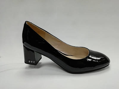 Шкіряні ласкові туфлі Erisses. Розміри: 43 (чорні); 42, 43 (бежеві).