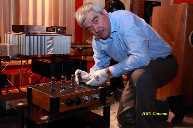 Connection of a tube amplifier by Vladimir Ulianov - Chief Engineer of the TM Trident-Sound at the Music Hall showroom in Kyiv (May 27, 2018)