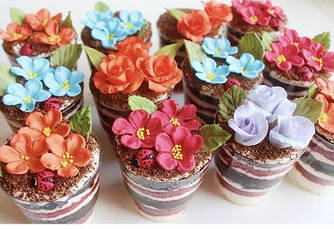 Трайфли з квітами на 8 березня