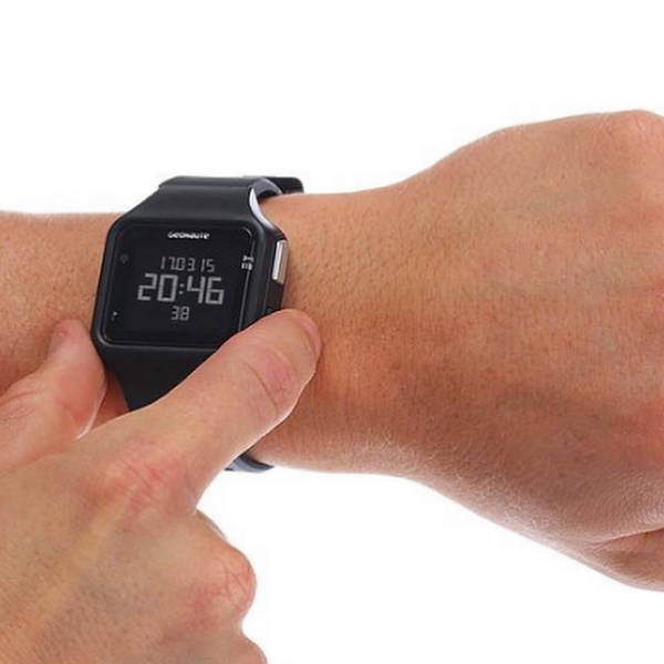 Decathlon geonaute w500 store activity tracker