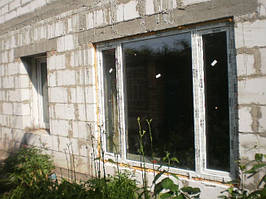 Тристулкове металопластикове вікно Rehau Euro 60 у Києві