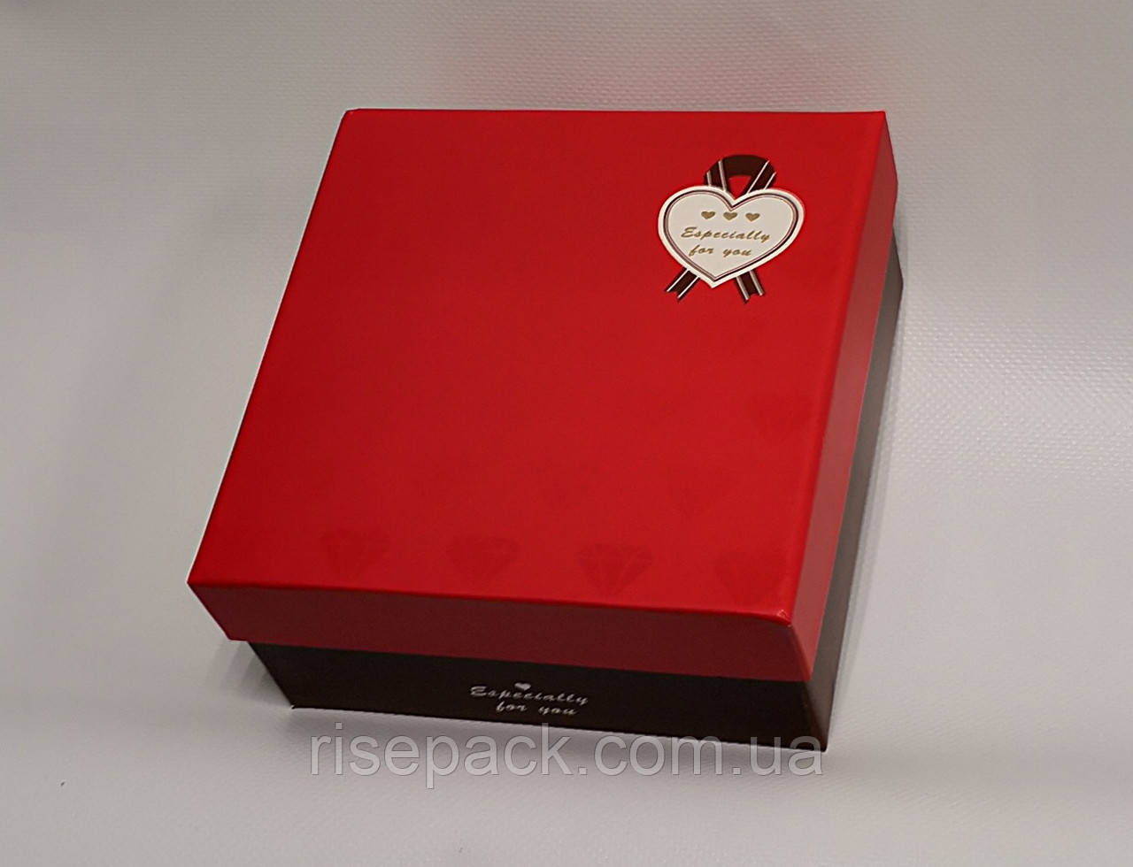Подарункова коробка 15 x 15 x 7 см