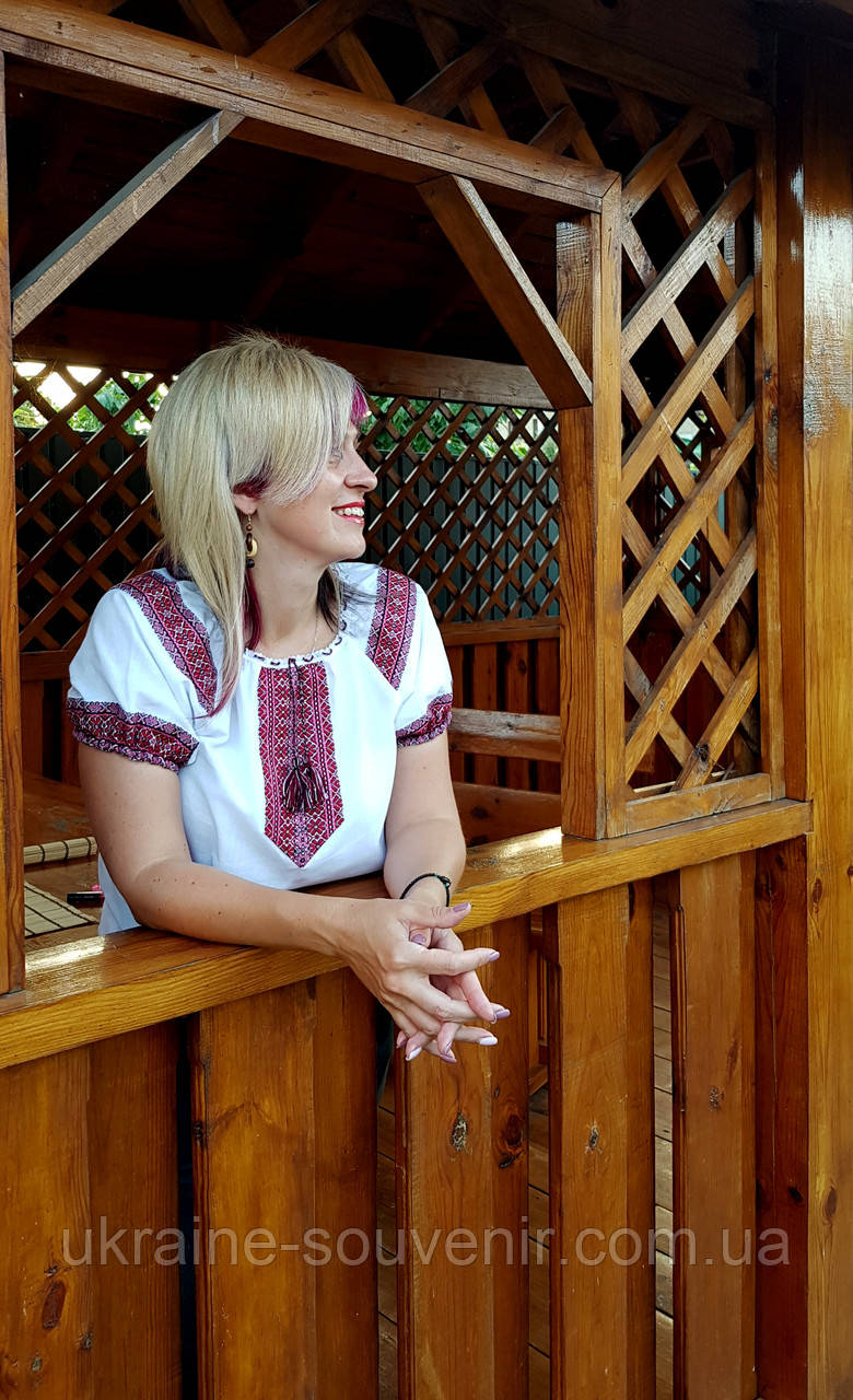Жіноча блузка-вишиванка