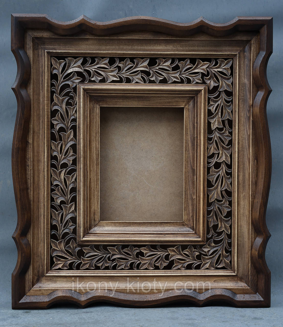 Кіот для ікони з різьбленою дерев'яною рамою., фото 1