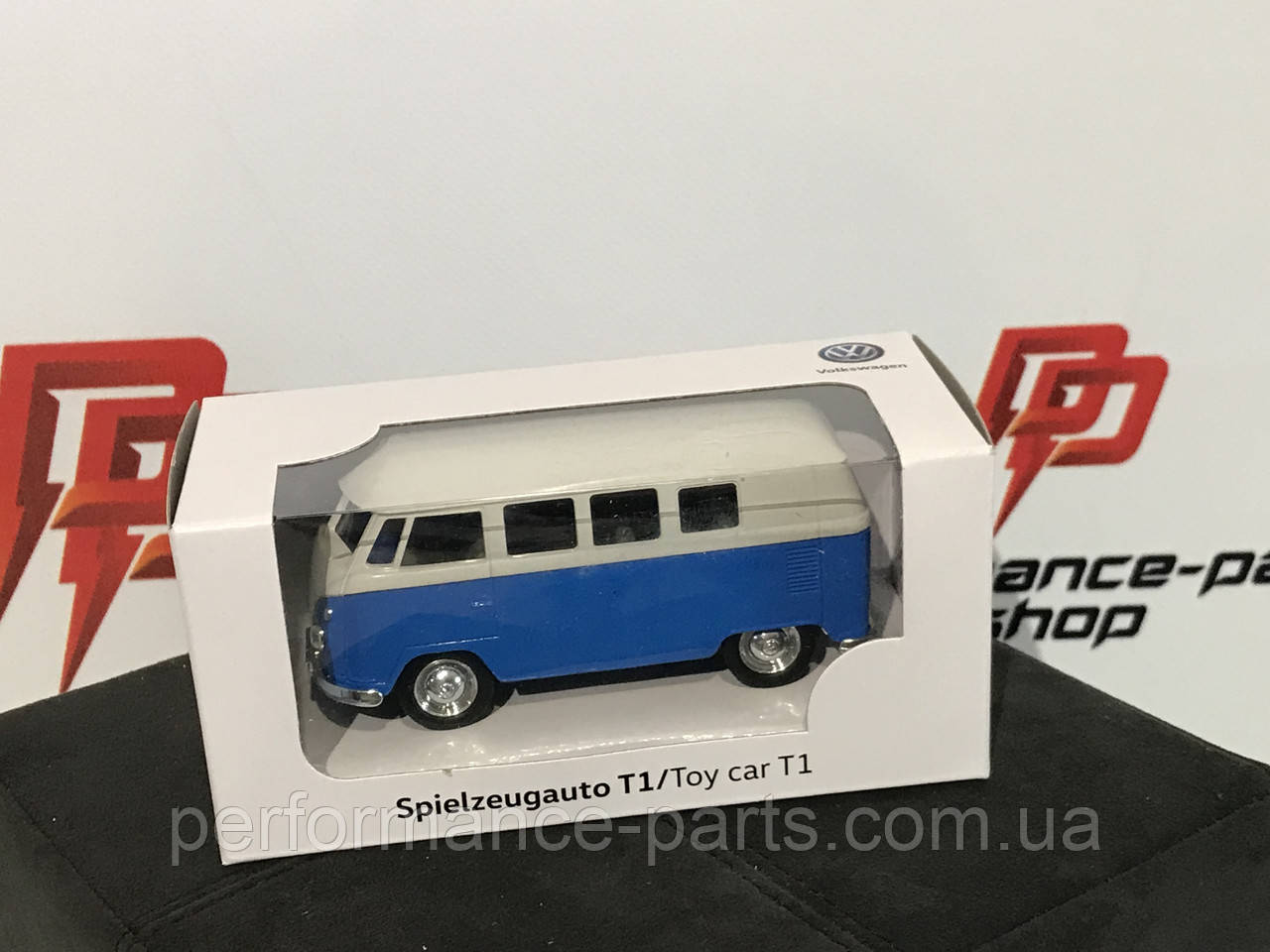 Іграшковий автомобіль Volkswagen T1 Bulli Pull Back 211087511A