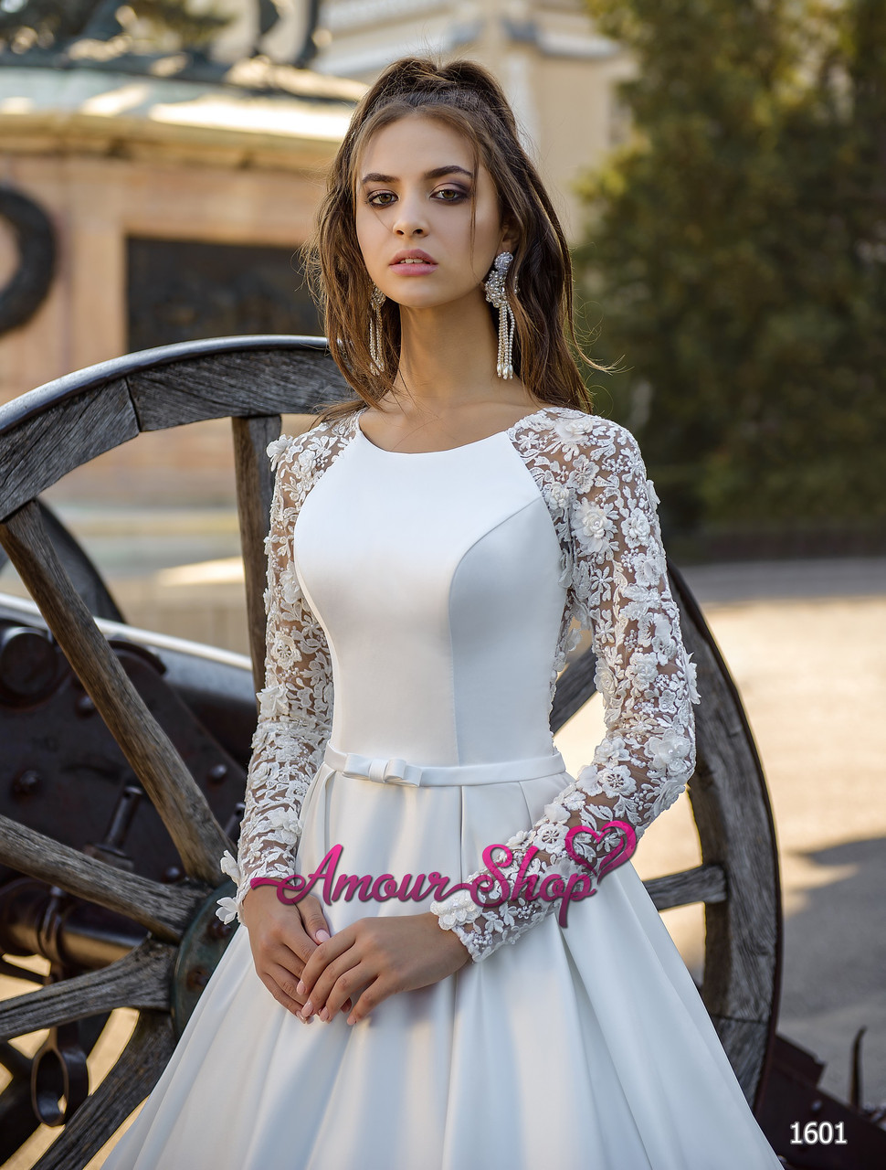 Закрытое свадебное платье с рукавами и шлейфом - фото 1 - id-p892668831