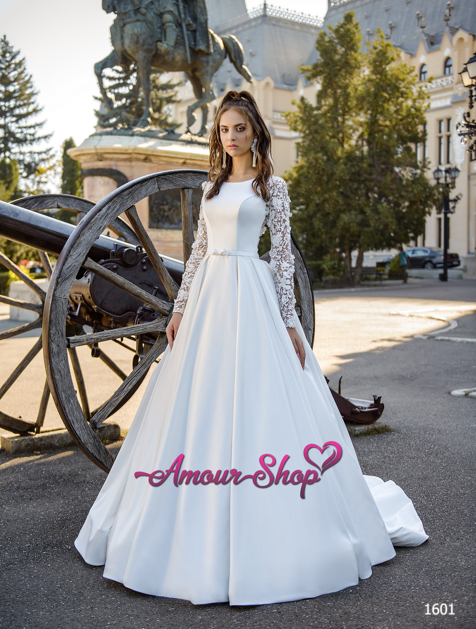 Закрытое свадебное платье с рукавами и шлейфом - фото 3 - id-p892668831