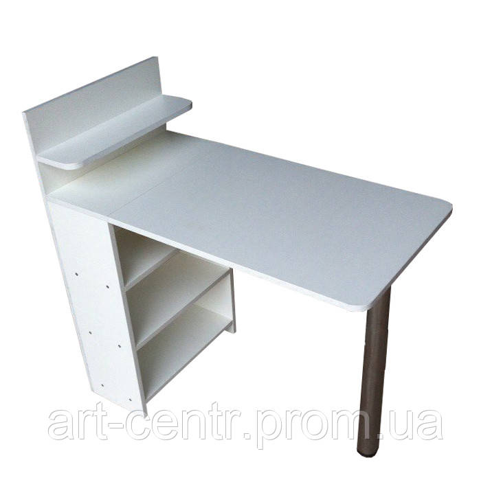 Компактний стіл для манікюру з відкритими полицями в тумбі