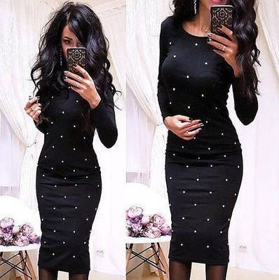 Трикотажна сукня міді з намистинами