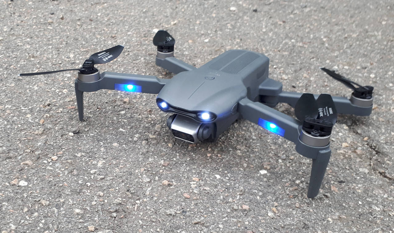 

Квадрокоптер 4DRC F9, бесколлекторные двигатели, камера WiFi 5G дальность 500 м, раскладной.