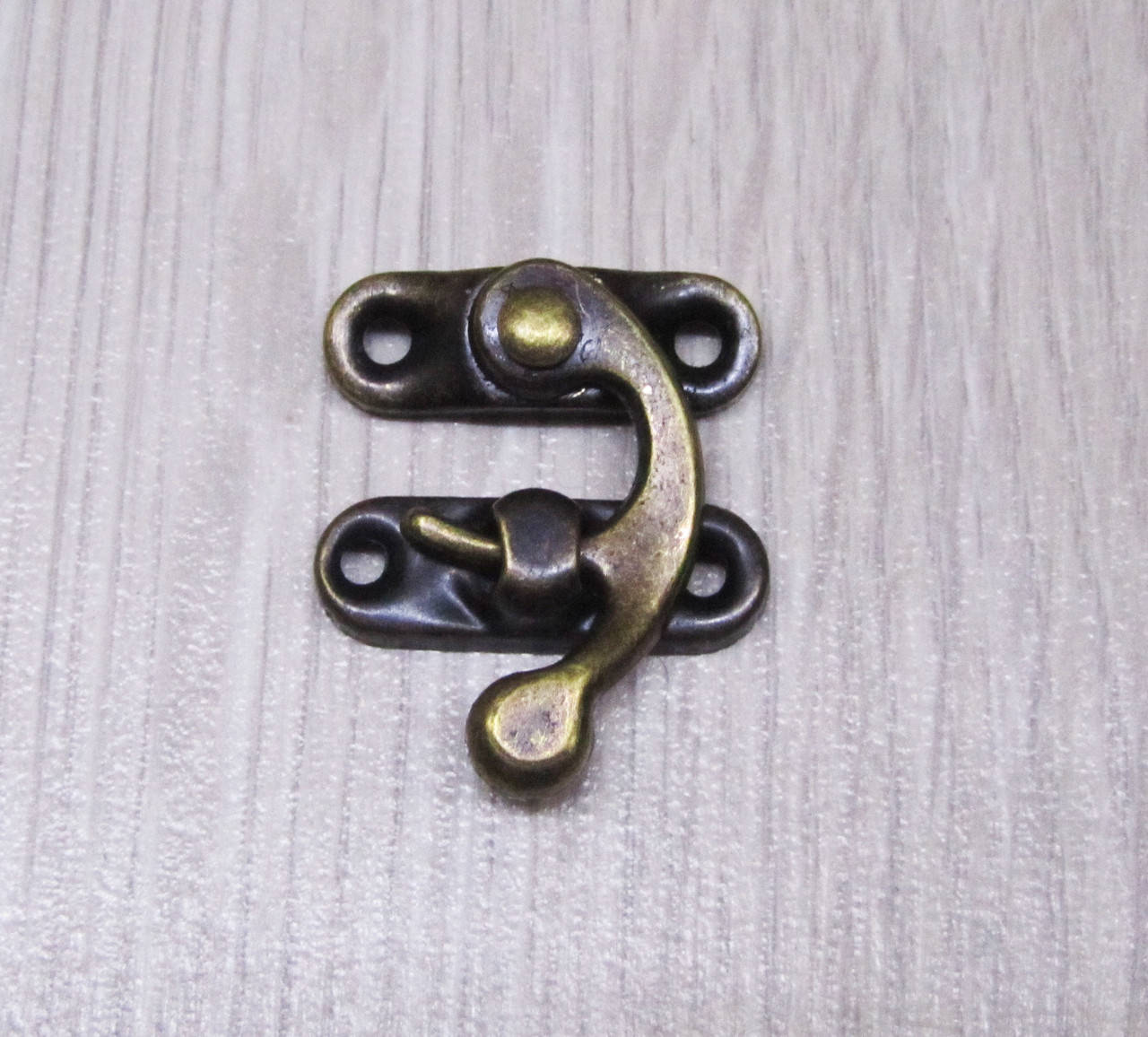 

Замок для шкатулок,нард,цвет старая латунь 33х29мм, Золотистый