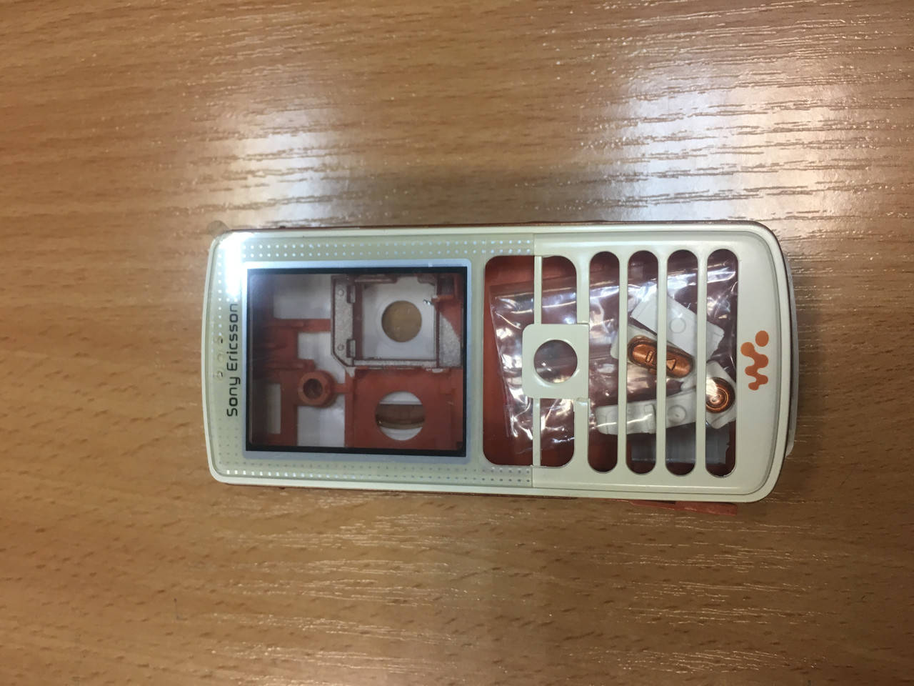 

Корпус для Sony Ericsson W800