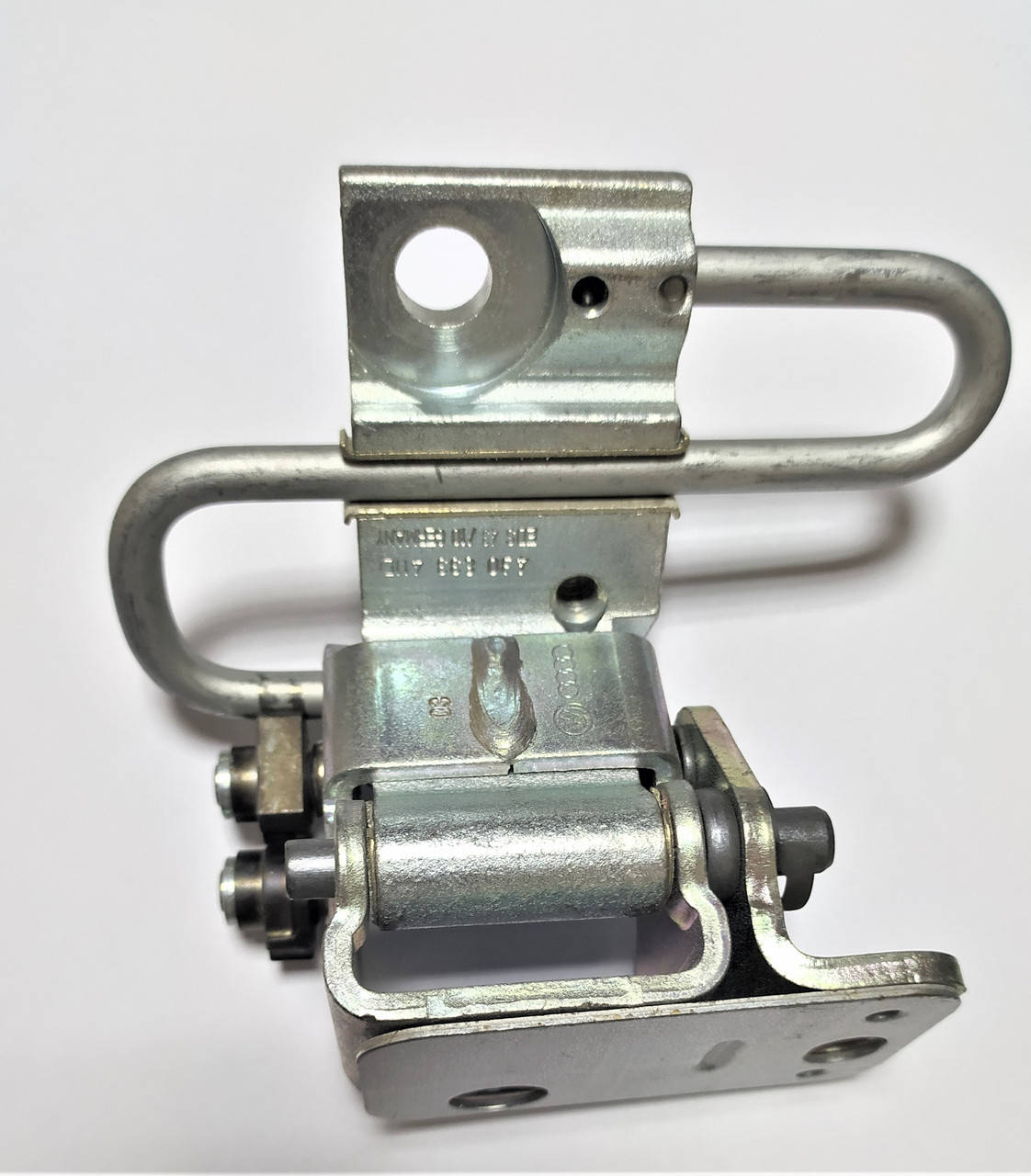 

Нижняя левая петля передней левой двери Шкода Октавия ТУР Superb Skoda SkodaMag Винница