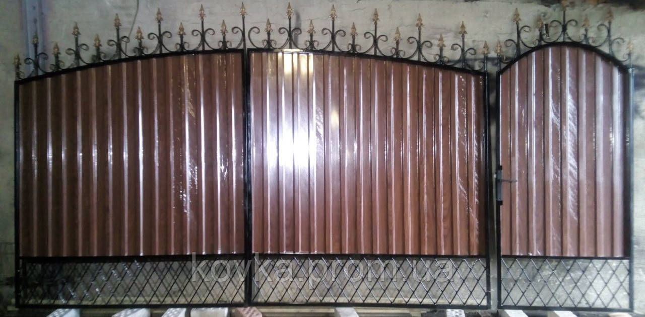 Распашные ворота с калиткой из металлопрофиля, код: Р-0101 - фото 3 - id-p598125287