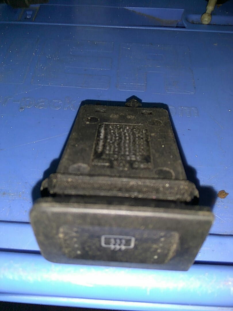 Кнопка нагрівання заднього скла vw golf4/bora, фото 1