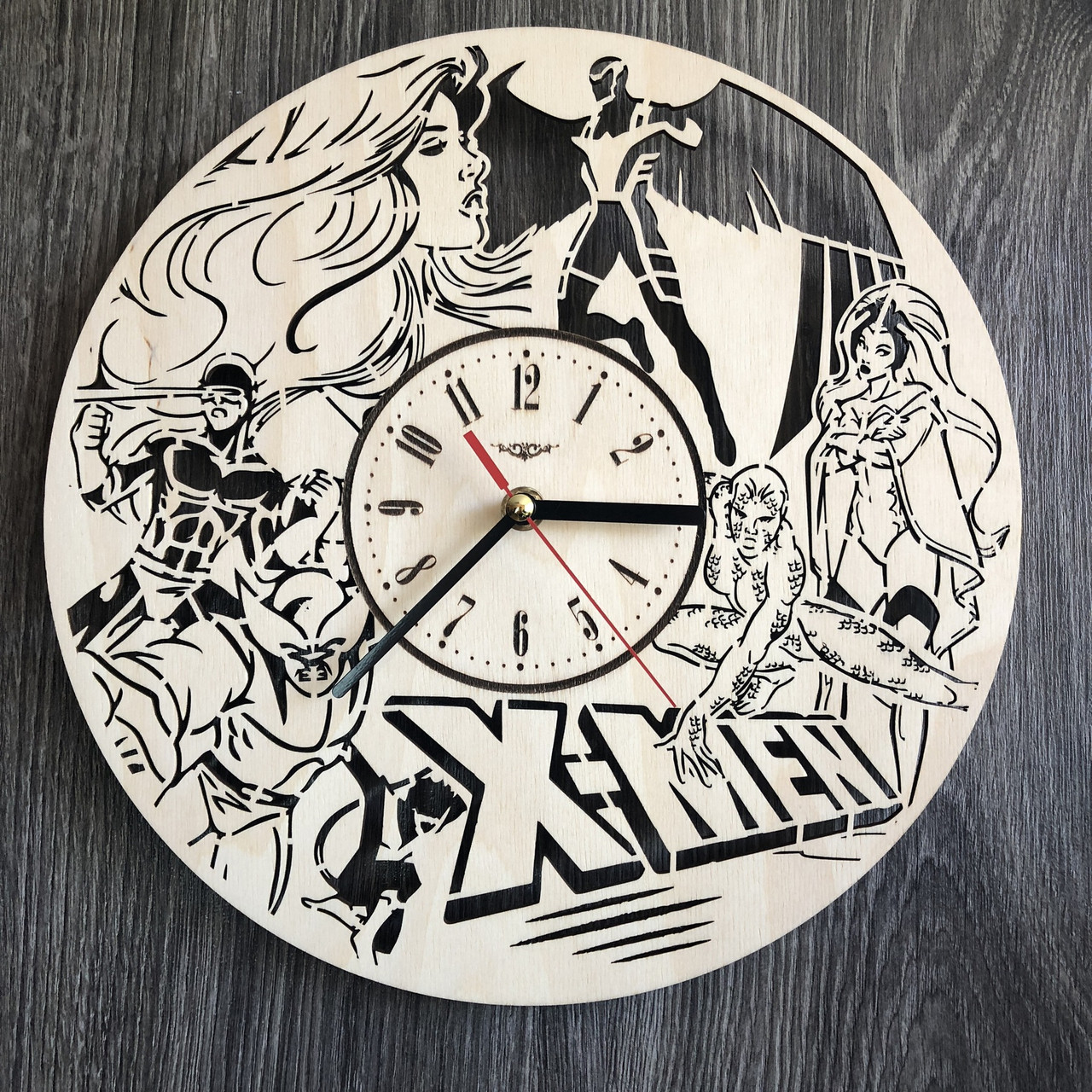 Дизайнерський настінний годинник з дерева «Люди Ікс»