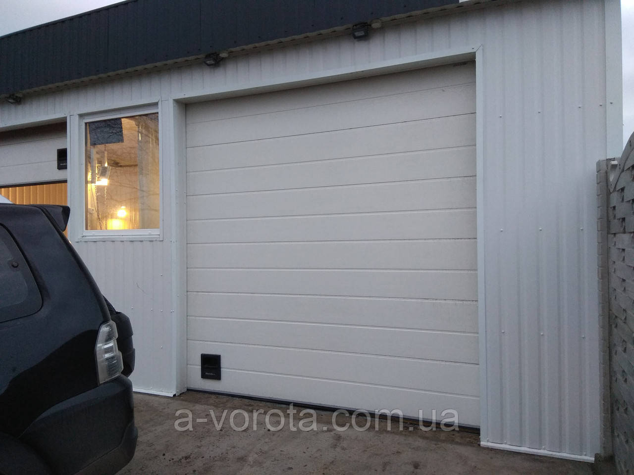 Промышленные секционные гаражные ворота FuturaGate 3 000×3 000 мм - фото 1 - id-p896152876