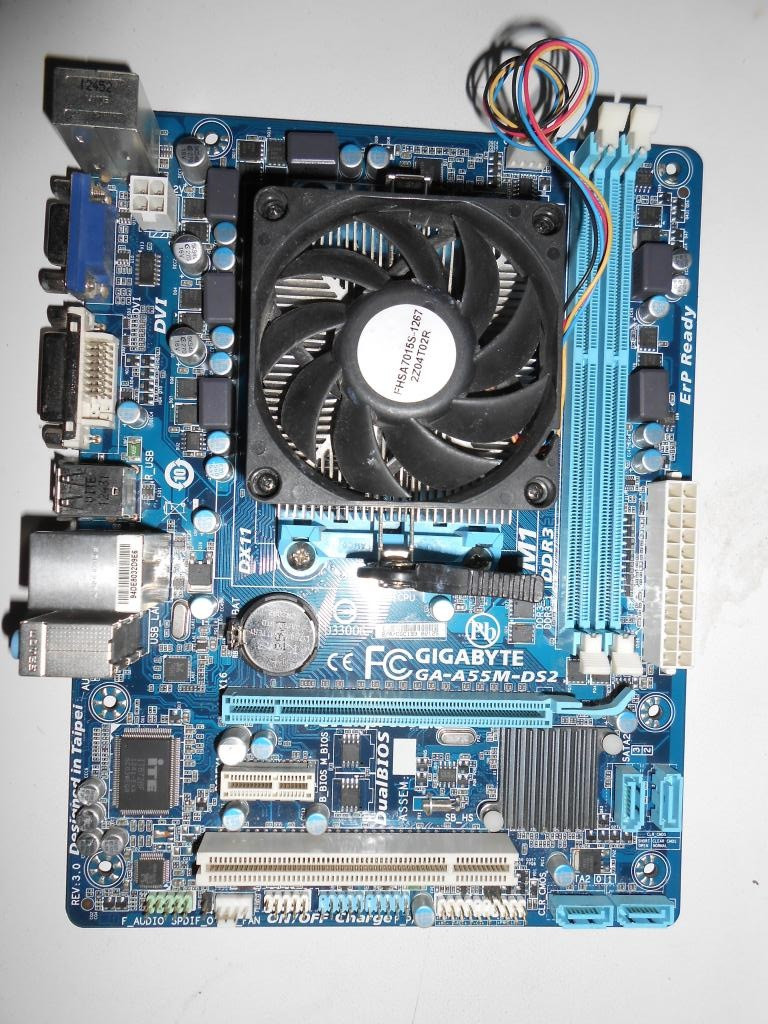 AMD КОМПЛЕКТ на 4 ЯДРА - Плата sFM1 GIGABYTE GA-A55M-DS2 на DDR3 + ПРОЦЕСОР AMD A8-3800 4 ЯДРА з 2.4-2.7 GHZ