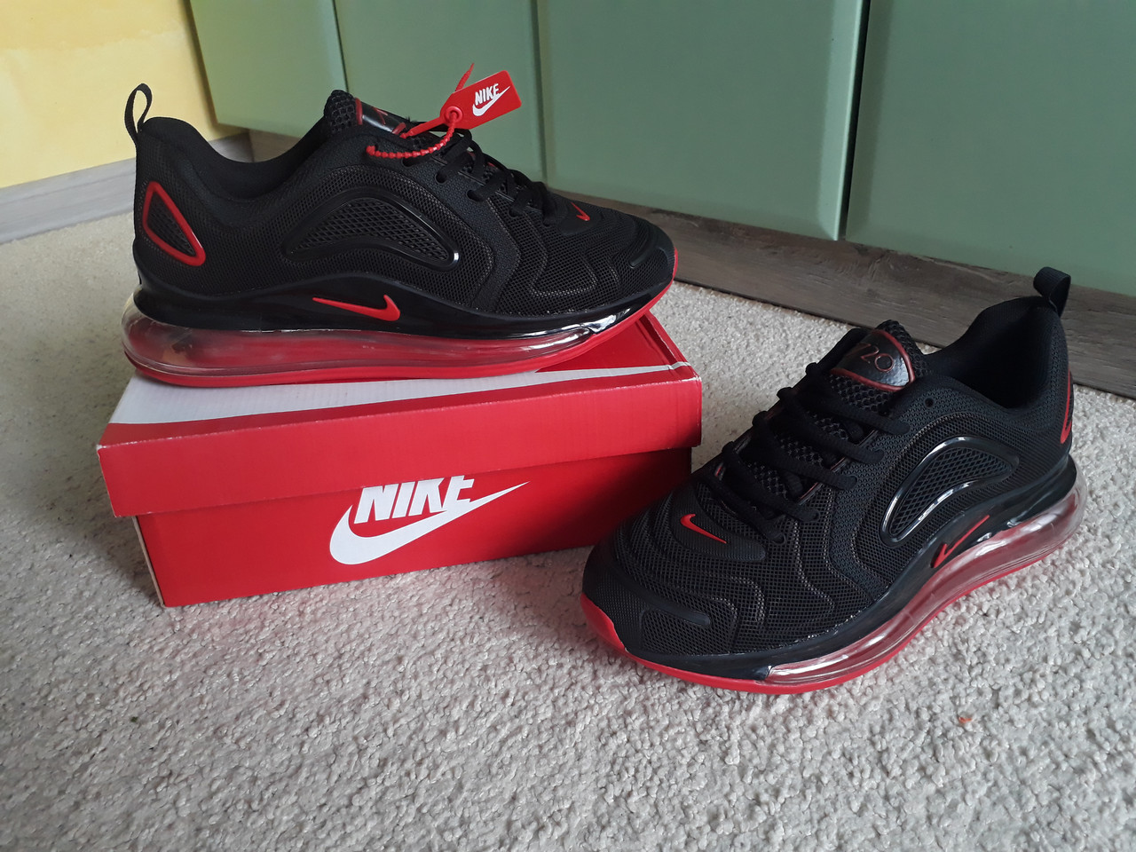 Чоловічі кросівки Nike Air Max 720 Black/Red