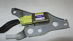 Датчик удару бічний правий Toyota Camry 30 8986033060