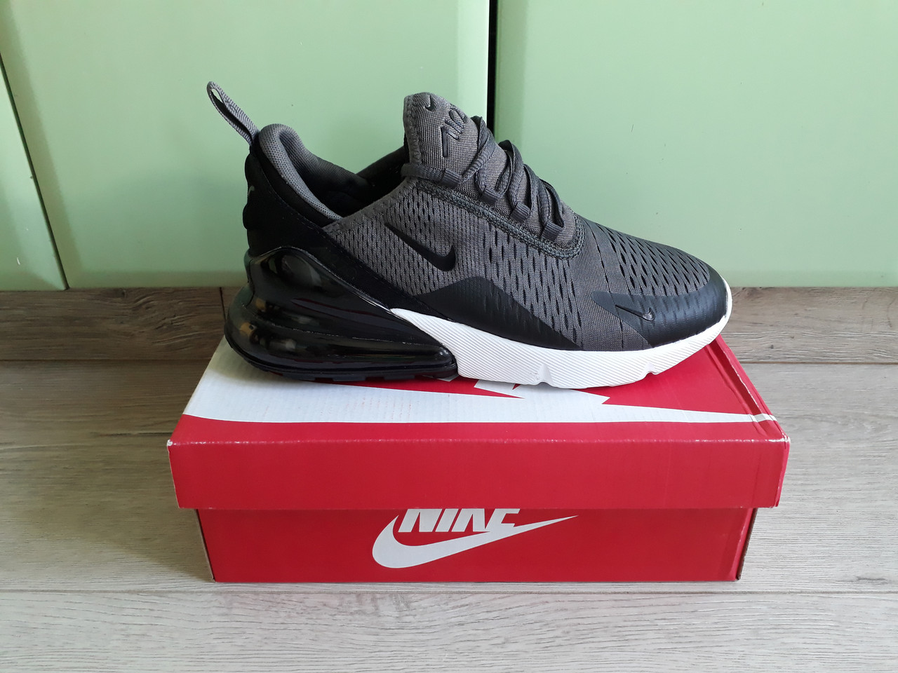 Чоловічі кросівки Nike Air Max 270 Grey/White