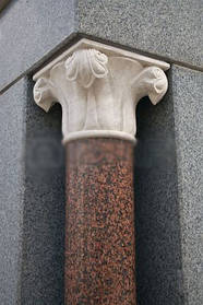 Капітель колони з граніту