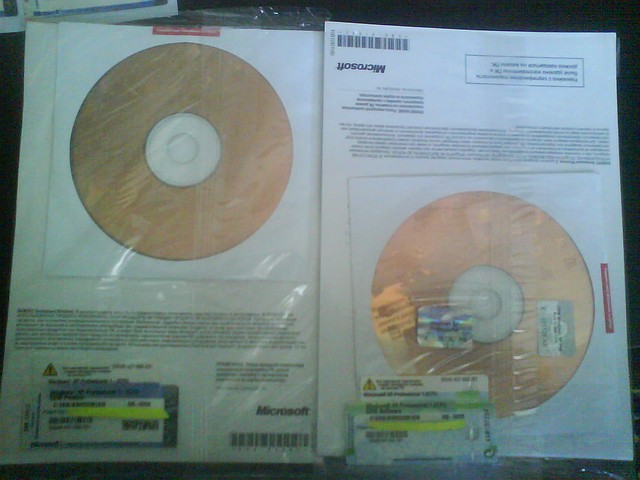 Microsoft Windows XP Professional OEM SP1 (E85-02235)