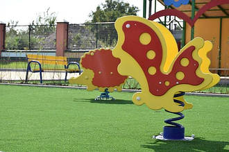 Львів.Штучна трава для дитячого майданчика.