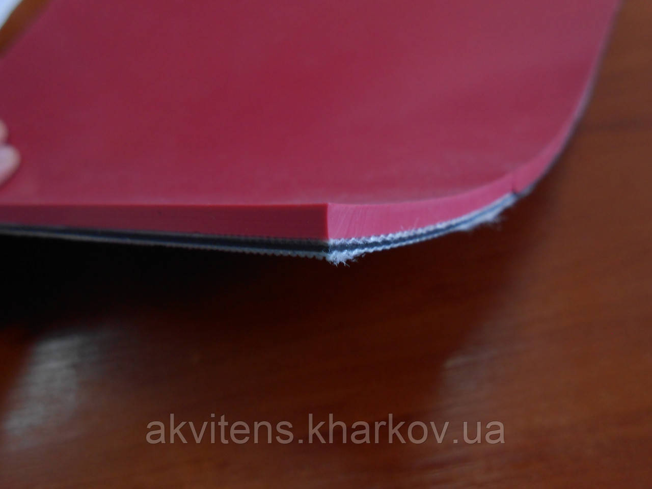 Стрічка ПВХ, Робоча поверхня - зносостійке покриття з ТРВ (термопластичний матеріал червоного кольору.