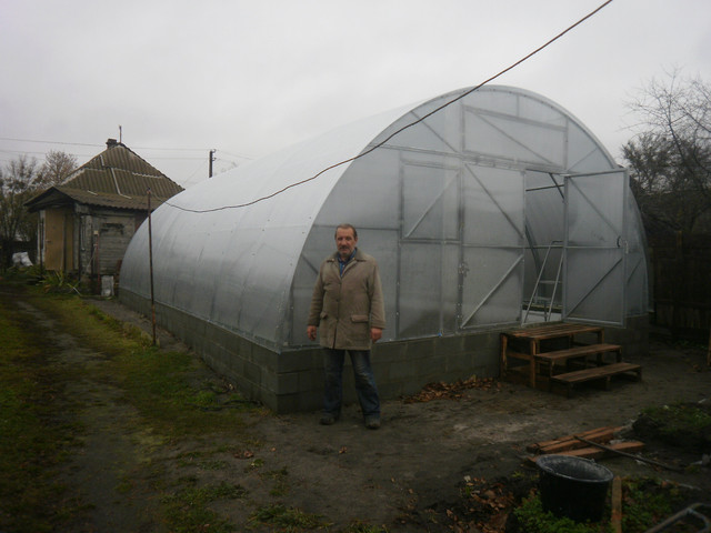 стільниковий полікарбонат для арочної теплиці