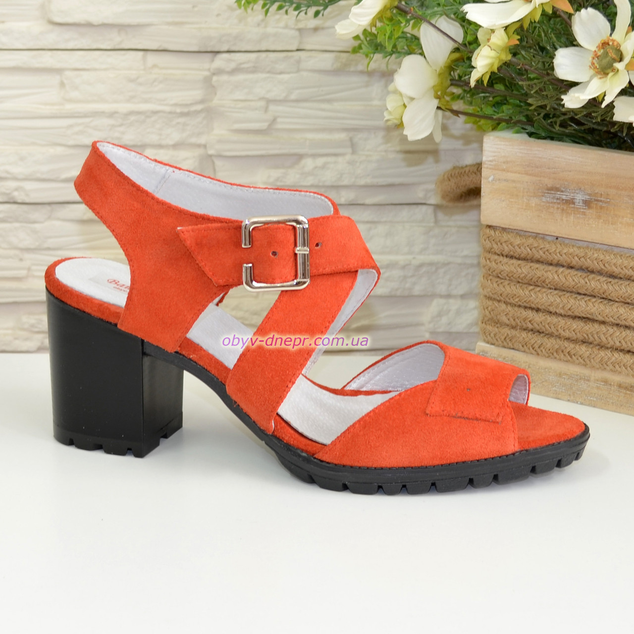 Женские замшевые босоножки на устойчивом каблуке, цвет оранжевый - фото 2 - id-p900322732