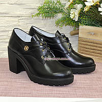 Туфли женские кожаные на шнуровке, декорированы фурнитурой, цвет черный
