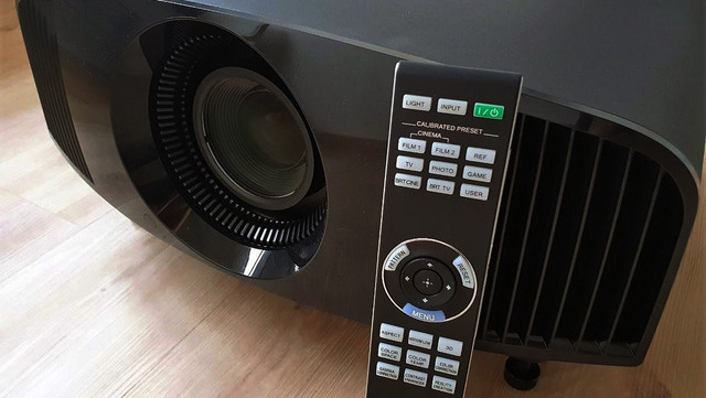 Sony VPL-VW290ES 4K проектор для домашнього кінотеатру