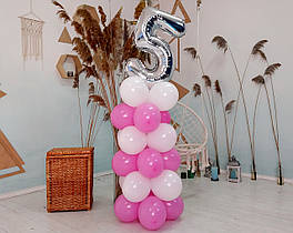 Композиція з повітряних кульок "Стійка з цифрою "5" (біло-рожева)