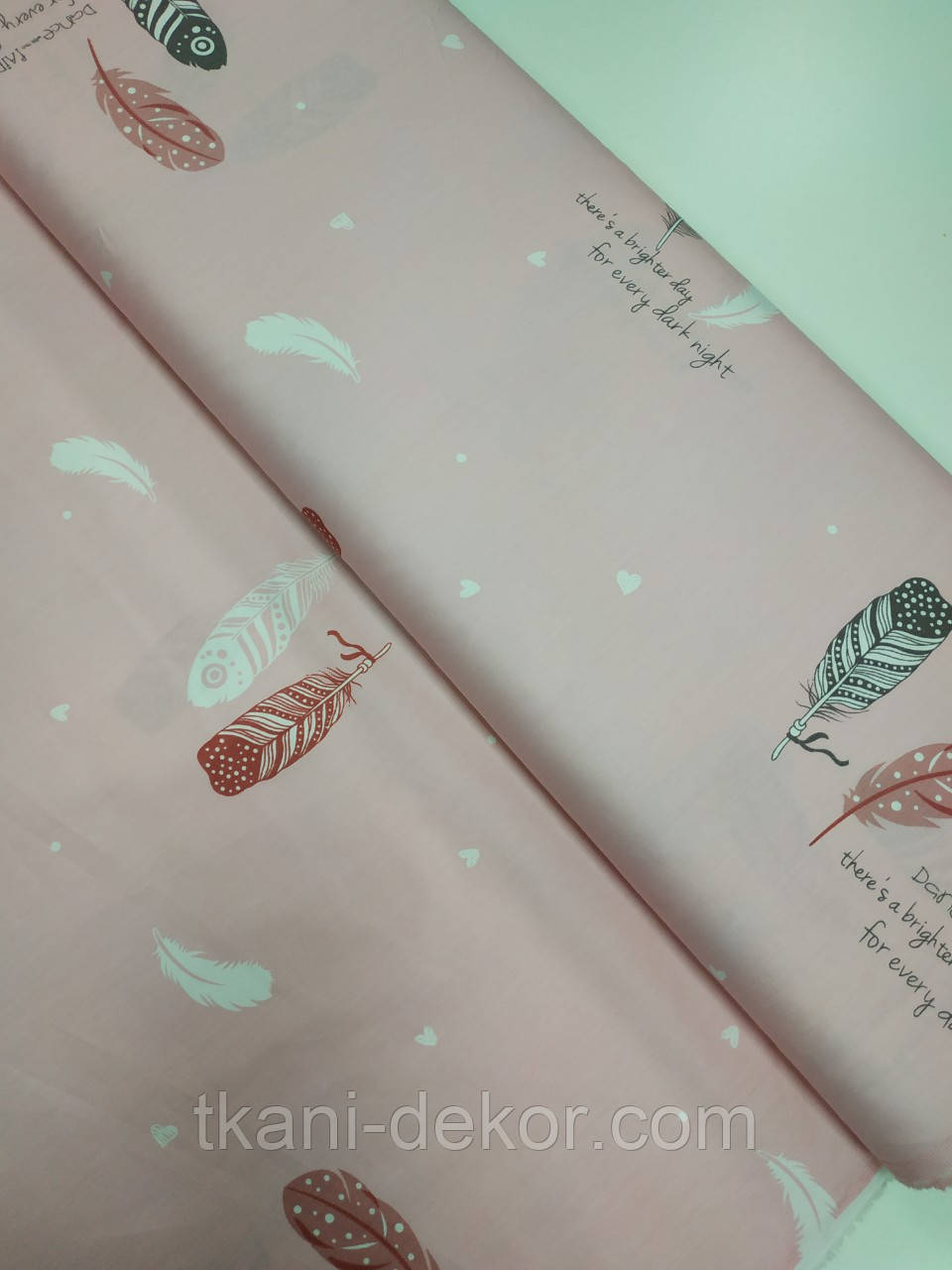 Сатин (преміум тканина) на рожевому пір'їнці з написами (0,65*160), фото 1