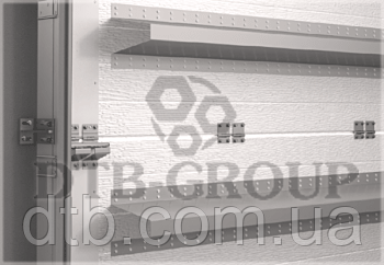 Великі ребра жорсткості у промислових секційних воріт Ребра жорсткості воріт протистоять вітровим і іншим навантаженням