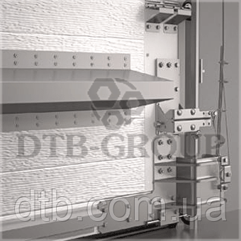 Нижні кронштейни воріт і товстий трос Нижні роликові кронштейни великі і міцні