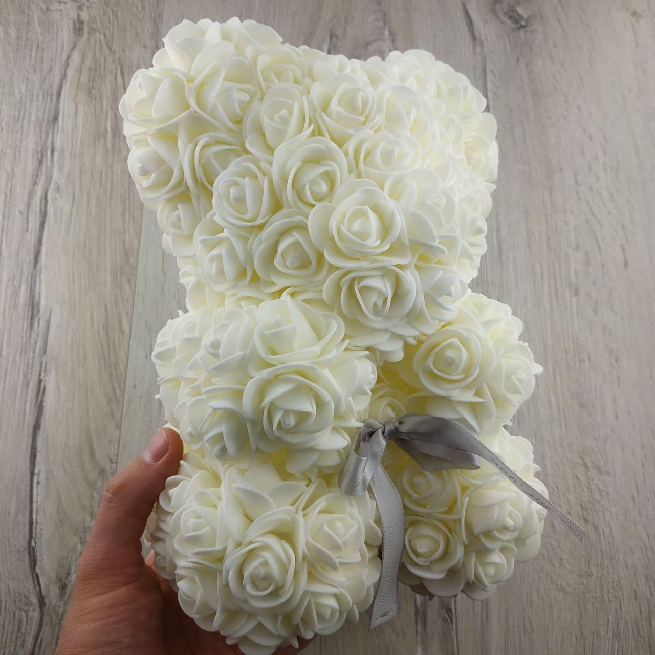 Мишко з штучних 3D троянд 25 см білий в подарунковій коробці подарунок на 8 березня мамі дівчині