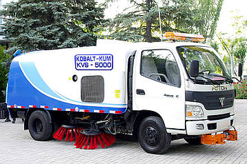Підмітально-вакуумна машина KVS-5000 КОБАЛЬТ на шасі FOTONDAIMLER, фото 2