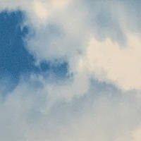 Глянцевый натяжной потолок "облака"