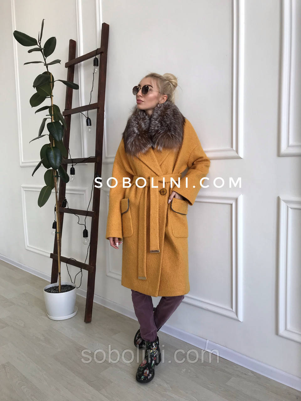 Пальто Nicole колір гірчиця з хутром чорнобурки