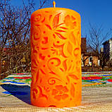 Воскова свічка "Середня з волошками коралова" з бджолиного воску, фото 2