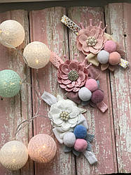 Пов'язка ручної роботи з квіткою й помпонами (пасальна гама)