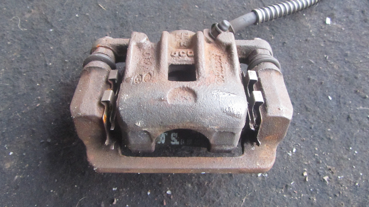 Суппорт гальмівний скоба задній правий Kia Magentis 582303K050, фото 1