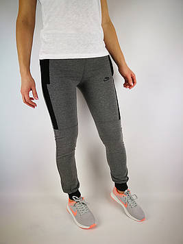 Жіночі спортивні штани Nike