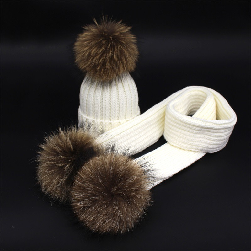 Набір шапка + шарф на хутрі з помпонами білий