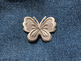 Нашивка метелик колір айворі 43х33 мм