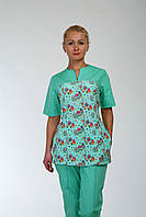 Яркий женский медицинский костюм мятного цвета .