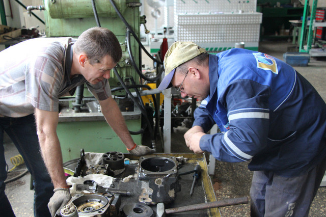 Ремонт гідравлічного насоса Sauer Danfoss інженери гідравліки Фахівці з ремонту гідравлічних насосів