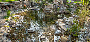 Водоспад із каменю.